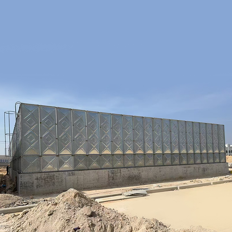 Zusammengebauter geteilter Wassertank
