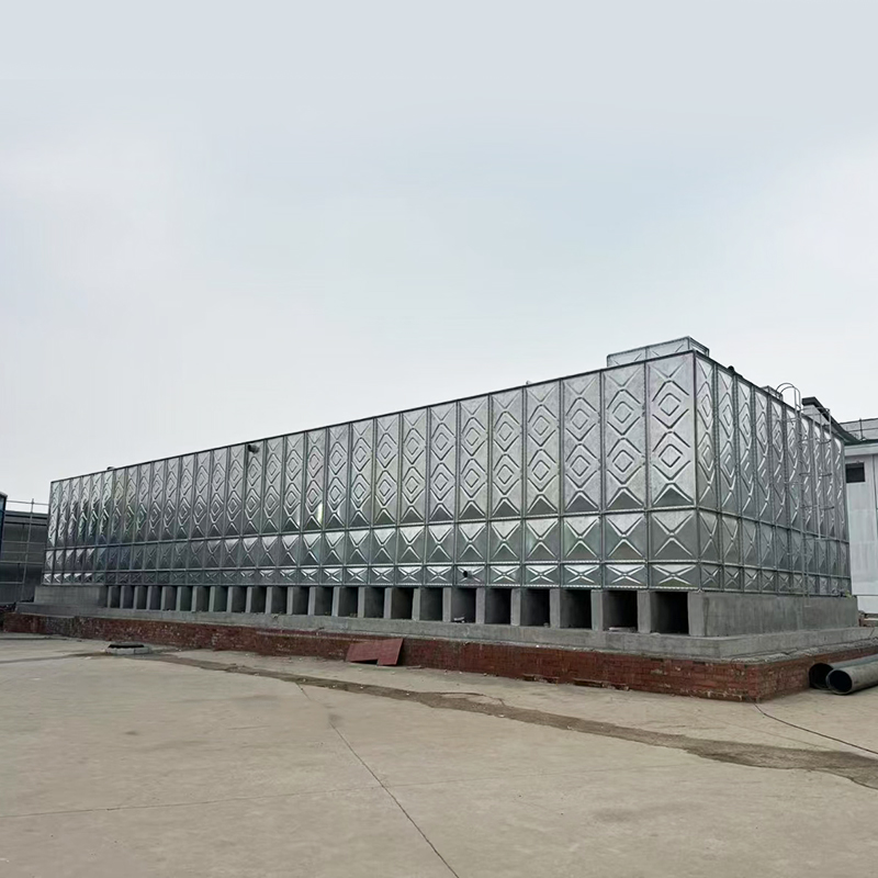 Zusammengesetzter, verschraubter, geteilter Wassertank