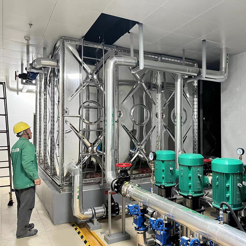Geschraubter, geteilter Wassertank aus Edelstahl